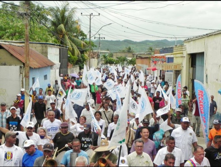 Acción Democrática es un partido arraigado en el corazón de cada pueblo de cada venezolano, AD es un partido de lucha popular, AD no es un hipódromo donde se reúnen amigos a sellar el 5y6 los domingo a ver si se les pega algo. En AD gobierna su militancia. @cleverlaraad.