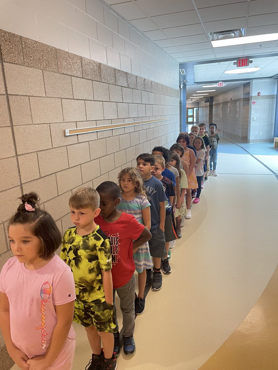 MrBlake_AHL's tweet photo. @mssmith_AHL 2nd graders showing what it’s like to line up outside the new media room! https://t.co/0SeOb8Rlo2