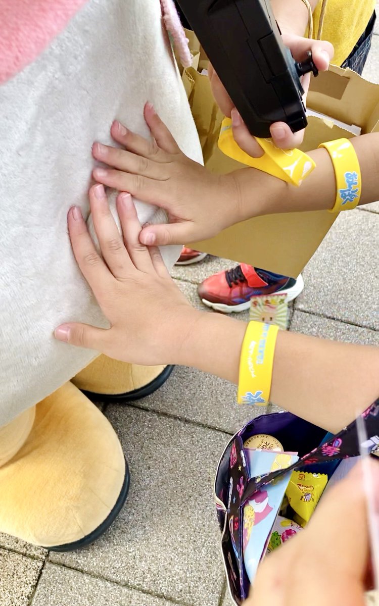 ERIKO_ERIN's tweet photo. ERIKOは、ちぃのヘソをさわった!💛
小さなパイセンたちだって、ちぃのヘソをさわれるぜ!💙パイセンたちの、なる早の実現力を追い、見つめ、撮った!🩵
#CE20230820 #CEPHOTO #ちぃたん☆ @chiitan7407 @kamechan7407
ちぃたん☆あいぱくTOKYO in SUMMER 2023 https://t.co/BYVw32voP2