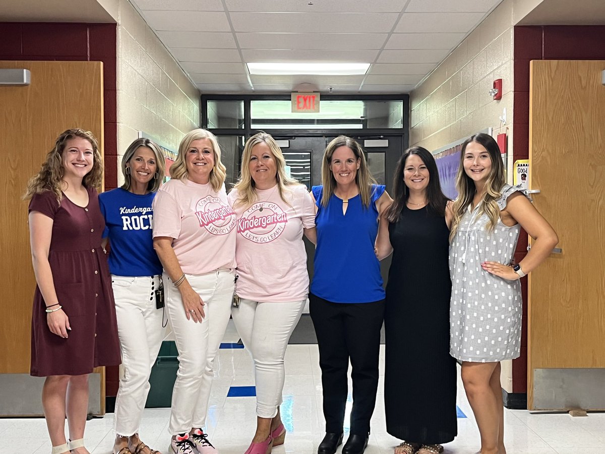 AssmanMiss's tweet photo. Here’s to year 4 with an awesome team!🍎📚✏️ #LPSFirstDay23 https://t.co/lcWuCovJOf