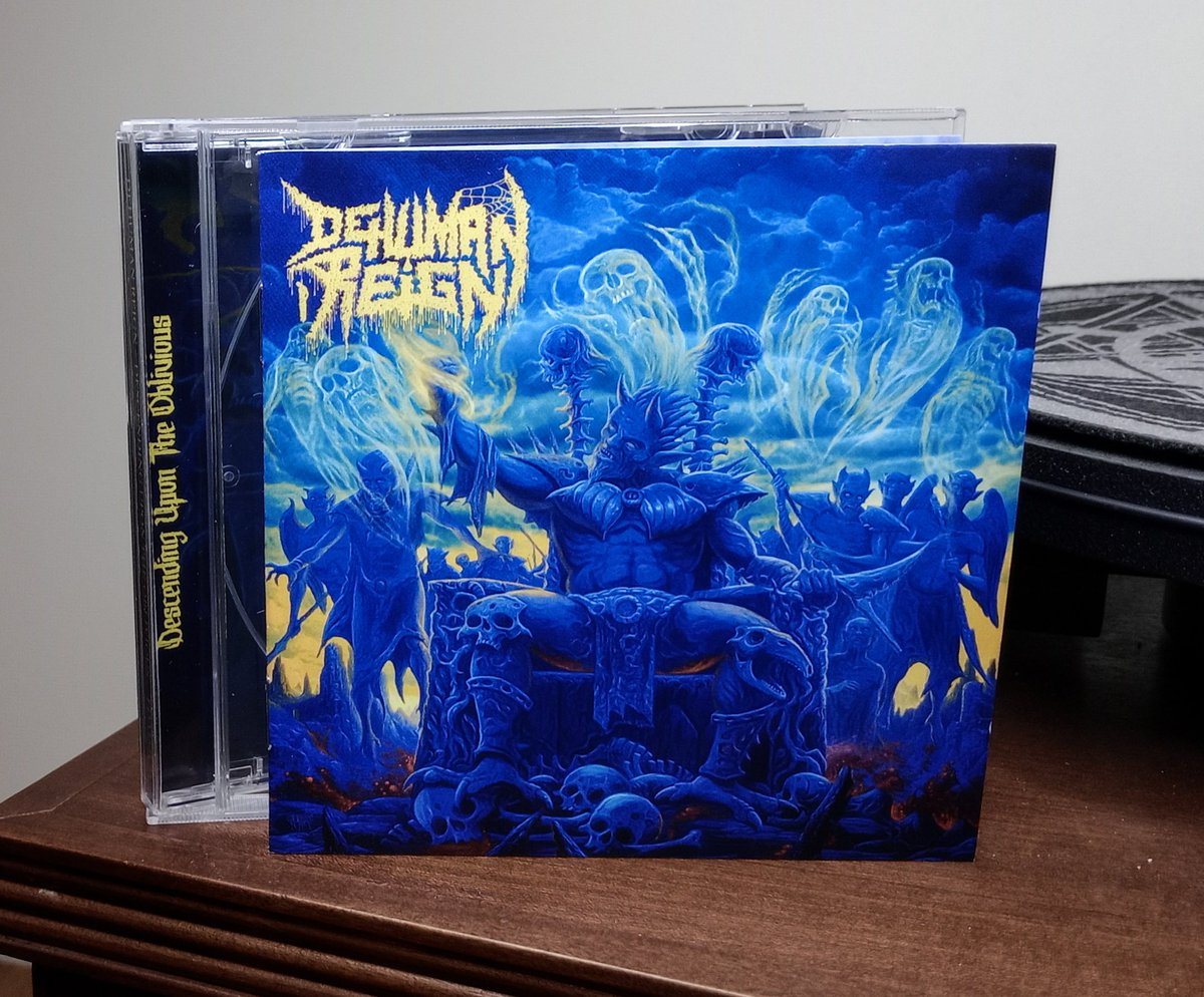 divinenothuman's tweet photo. Today's purchase! Absolutely crushing and devastating Death Metal! Artwork (of course): @juanjo_artwork 🍻
🇩🇪 DEHUMAN REIGN: "Descending Upon the Oblivious" (2020)
🎧 https://t.co/bCEl87IEDD
#DehumanReign #DeathMetal #NowPlaying #Metal #OSDM #CD #Metal #Playlist #MetalTwitter https://t.co/yveEbXpnqU
