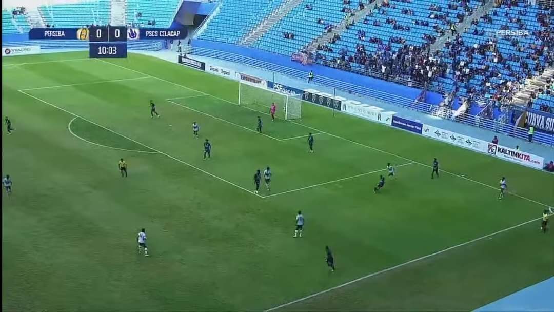 Bali_Football's tweet photo. Stadion Batakan cakep banget, vibesnya berasa di stadion-stadion Eropa dengan jarak tribun dan lapangan yang sangat dekat tanpa pagar pembatas yang berlebihan.

Timnas Indonesia gak pengen coba main disini kah pas FIFA matchday bulan depan? 😅 https://t.co/ySi2aOWXn5