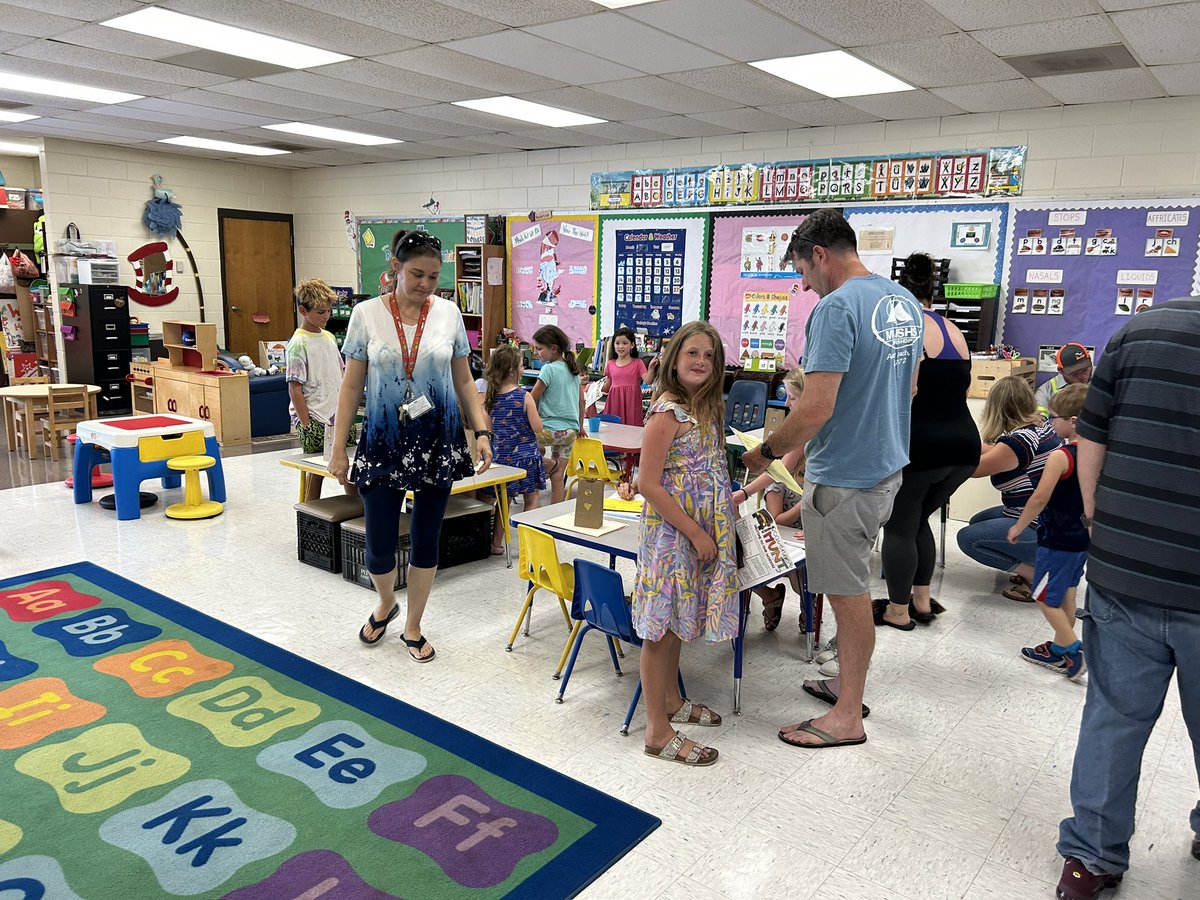 sfltrojans's tweet photo. Such happy faces tonight at our Back to School Night! We are ready to "Enjoy the Ride" with the best year yet! #trojanstogether https://t.co/cEKalznznA