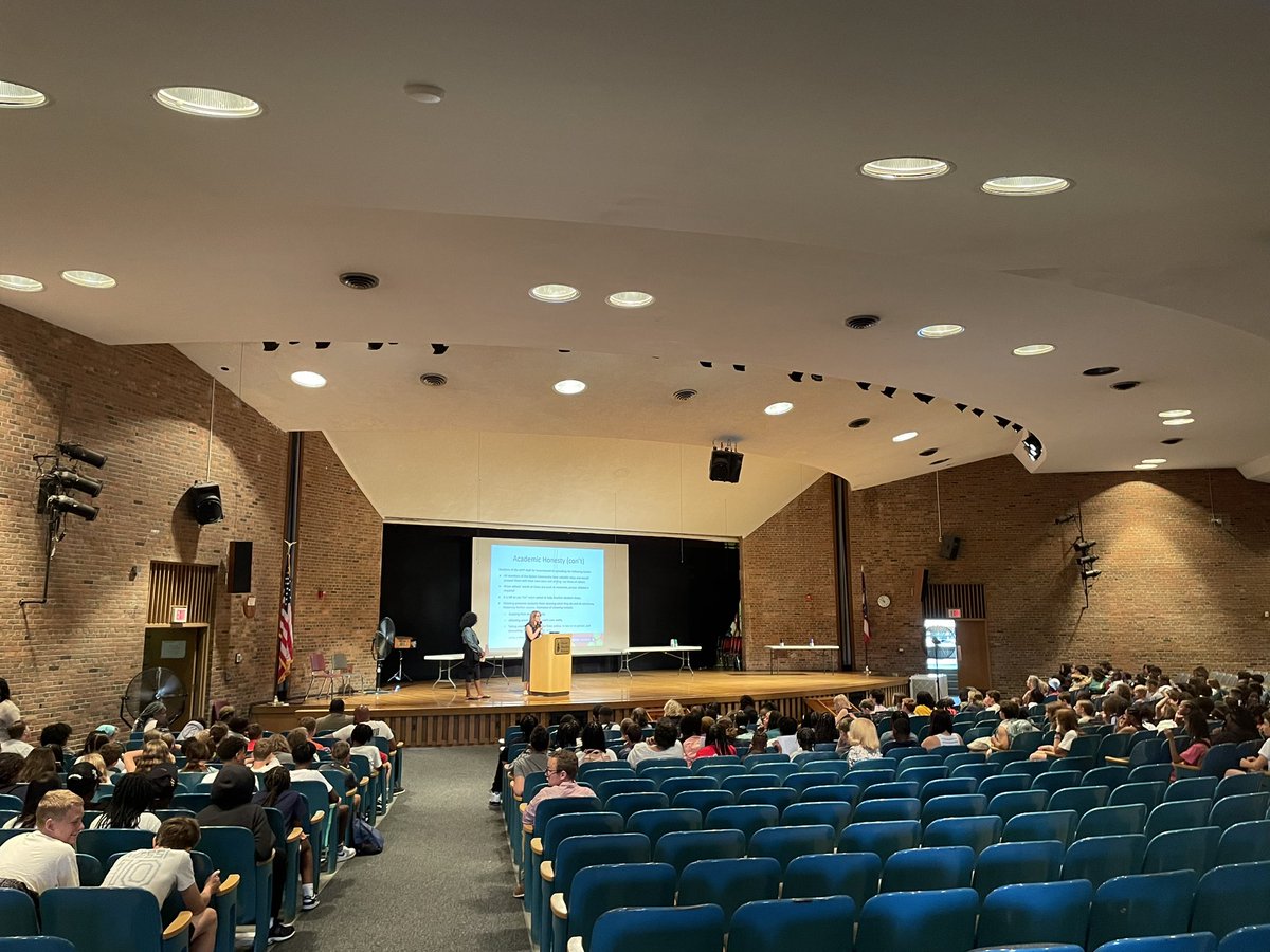 EduLeadingLady's tweet image. First day for students!! Excited to have our students back!! #ShakerRising #ShakerFirstDay @shakerschools