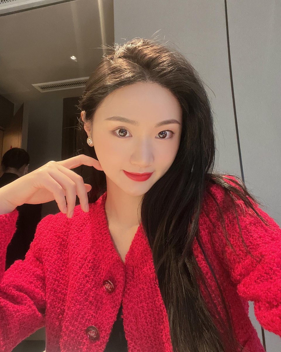 I am satisfied with the most beautiful smile while taking pictures.😍