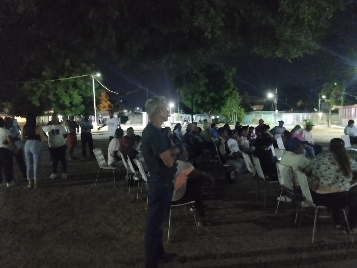 Activos como cada miércoles con nuestro programa <a href="/ConElMazoDando/">Con el Mazo Dando</a> con la etiqueta del día #UnidadChavistaPaLaCalle 🚩🚩🚩 Desde la calle de la Comunidad Barrio coro del Municipio Juan José Mora #Moron #MoronEnLaCalle 🚩🚩😎 <a href="/Alirio10sanchez/">Alirio Sánchez</a>  <a href="/dcabellor/">Diosdado Cabello R</a>  <a href="/Elhijodefina/">SamiMartinez Oficial</a> <a href="/Eilemspsuv/">𝕷𝖆𝖚𝖗𝖆 𝕰𝖎𝖑𝖊𝖒𝖘</a>