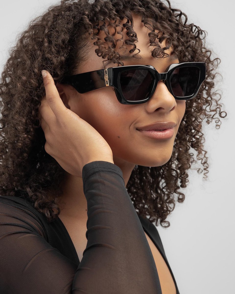 PresenceParis's tweet photo. The Sunglasses YOU NEED this season 😎 Our Le Specs ‘POLYBLOCK’ sunglasses are this season's must-have sustainable piece with a bold yet classic aesthetic 🖤 Frames made from 100% recycled co-polyester material 🌱 #LeSpecs 

Available instore &amp; online now @presenceparis 📲 https://t.co/VnjBopl97I