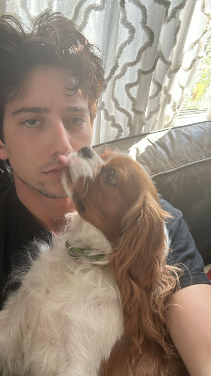 amores!

📷| Milo Manheim via insta stories