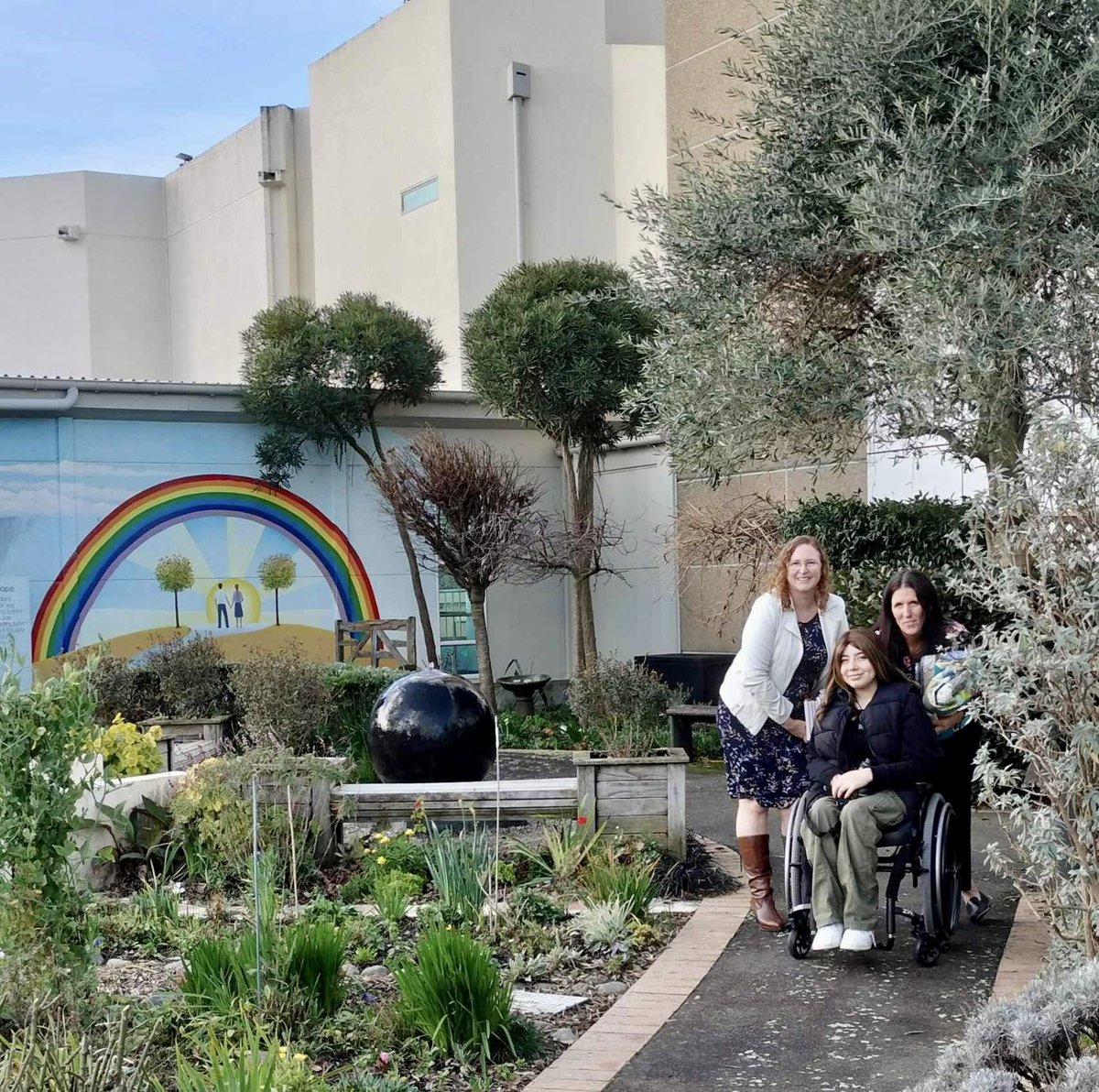 NZayacancer's tweet photo. Last week we visited Palmerston North Hospital and met a number of people who share a passion for caring for young people with cancer.

We loved seeing
• Mid-Central AYA Governance Group use the 18 priorities
• AYA patient dedicated space!
• Quinn from our consumer group 📸 https://t.co/p7TBdLPcUe