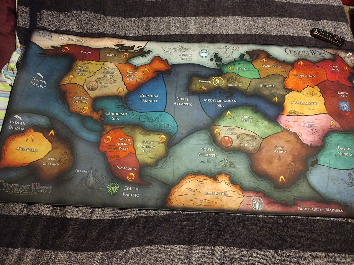 Who has a weekend available to try <a href="/PetersenGames/">Petersen Games</a> #CthulhuWars at 9 - 11 factions? Which one would you play?