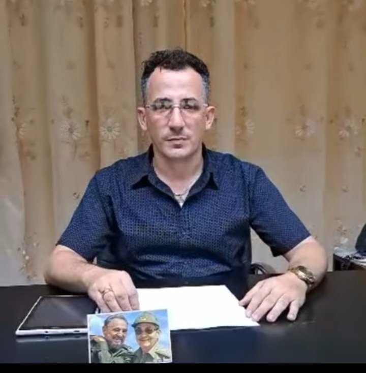 SaludGuantanamo's tweet photo. El Director del Hospital General Docente Dr. Agostinho Neto #Guantánamo, Dr. Luis Alberto Ramírez , actualiza estado de salud de los lesionados del accidente de tránsito masivo  en Loma de Mariana, en el municipio de San Antonio del Sur @Dr_NaelPreval @GeoPAlvarez @p https://t.co/C8mgpTEmk5