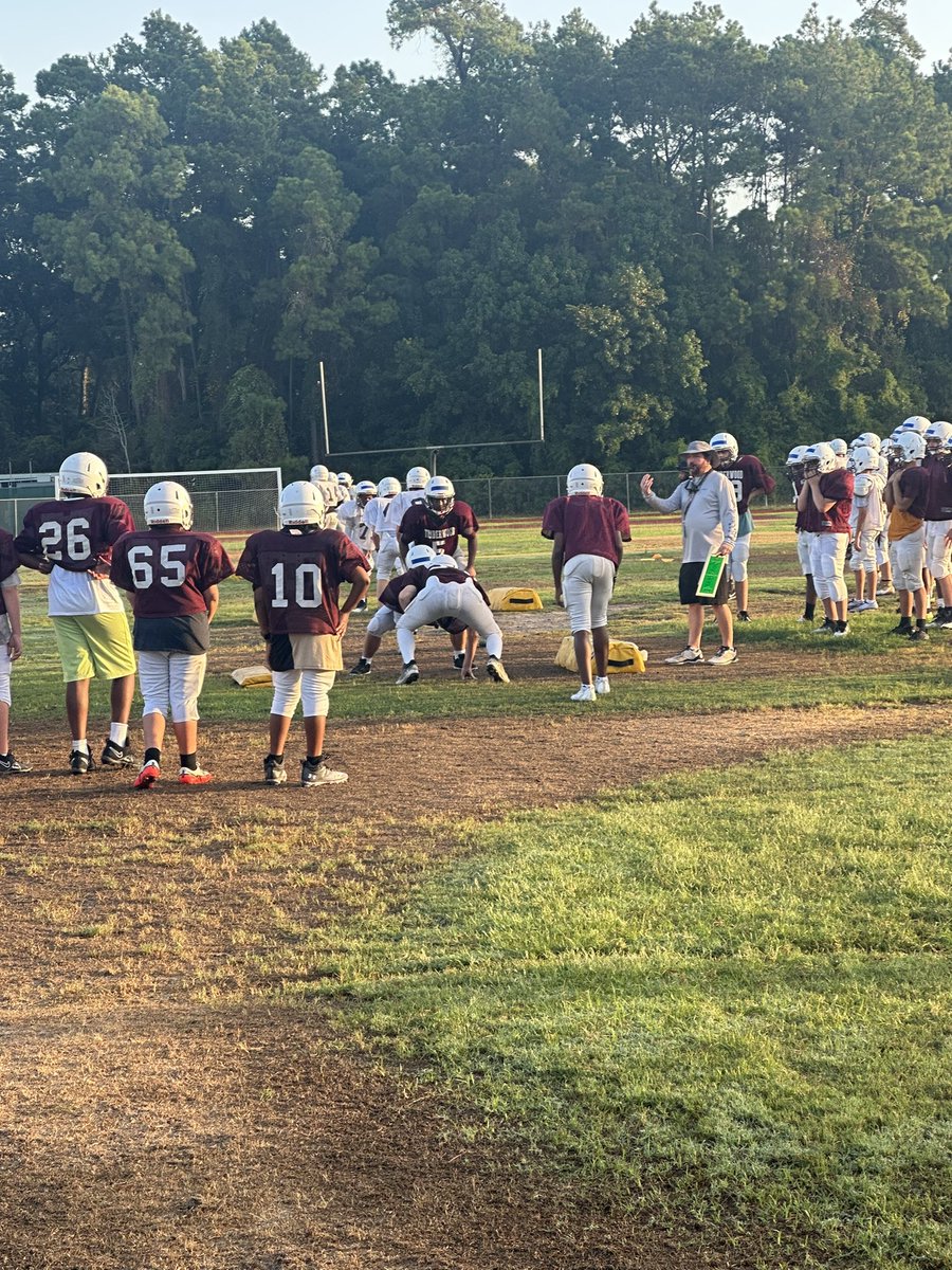 tms_Athboys's tweet photo. 7th and 8th 🏈 getting after it this morning! #TMSPantherPride Let’s Go Panthers! @HumbleISD_TMS @crizer_TMSPE @MrCoachEstridge @_CoachSims @CoachThurmond10 https://t.co/k2wVk18Yjn