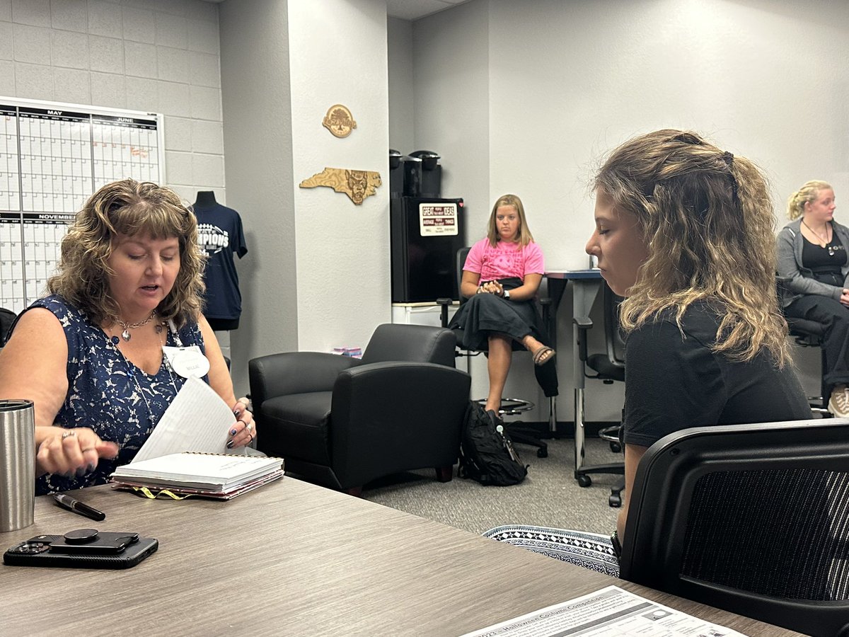 MACS_CTE's tweet image. What’s better than mock interviews to prepare for your internship? Thank you Millie Hiatt for your expertise and energy. Thank you @howlett_garrett for arranging. #workforceready @CTEforNC @MACSchools