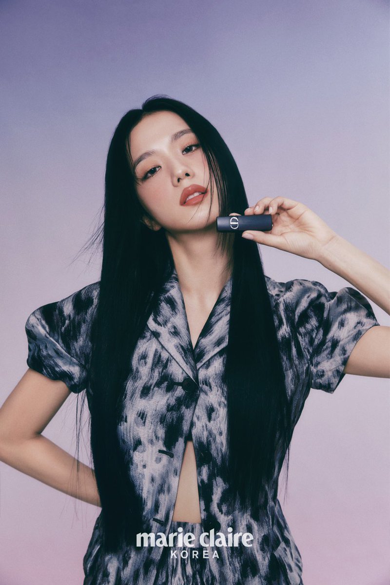 marieclairekr's tweet photo. #제작협찬 #크리스챤디올뷰티 와 #블랙핑크 #지수 가 함께한 뷰티 모먼트를 소개합니다. K-쉐이드 NEW ‘루즈 디올 포에버 스틱 #330 코랄 피치’와 ‘루즈 디올 포에버 리퀴드 #999 포에버 디올’, 새롭게 출시된 NEW 포에버 쿠션 등 디올의 아이코닉한 제품들로 완성된 지수의 화보를 확인해보세요. https://t.co/WwxngMRPKH