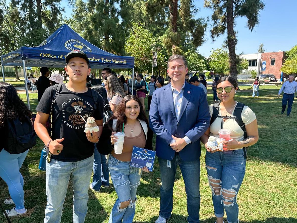 Sunshine + Snow Cones = Perfect Day! It was a pleasure to meet hundreds of Fresno State students today during the 1st week of instruction. Welcome week was a great time to connect with students and share a little of what we do at City Hall & connect students to City internships!