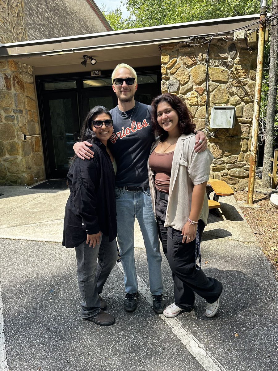 O PLATINADO VOLTOU! — Drew Starkey ontem no “ Montreat College Softball” em Montreat , NC. 

📲 @/MontreatSB via Twitter.