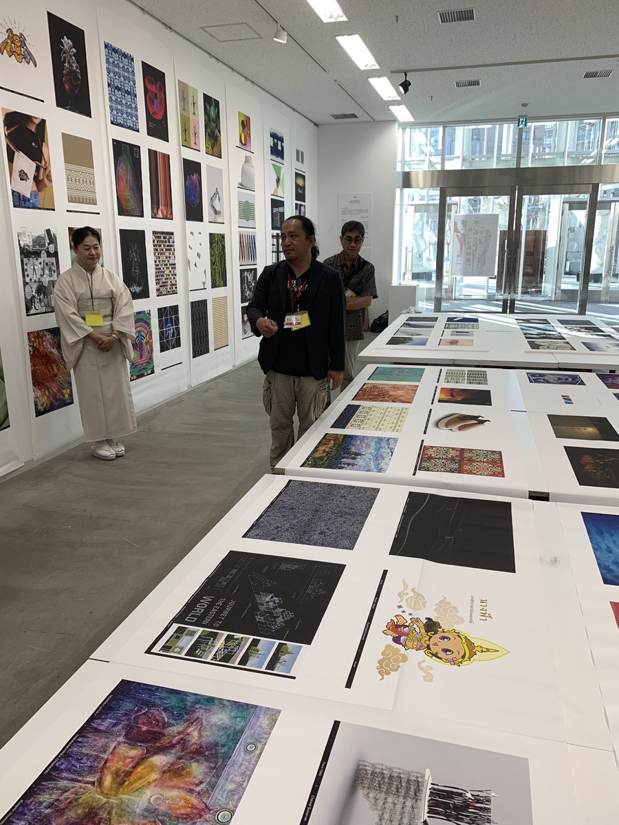 NoriKasa324's tweet photo. タイ　モンクット王工科大学の先生方が展示見学のため来校されました。

#anbd
#日藝 https://t.co/QDFmNUWVqm