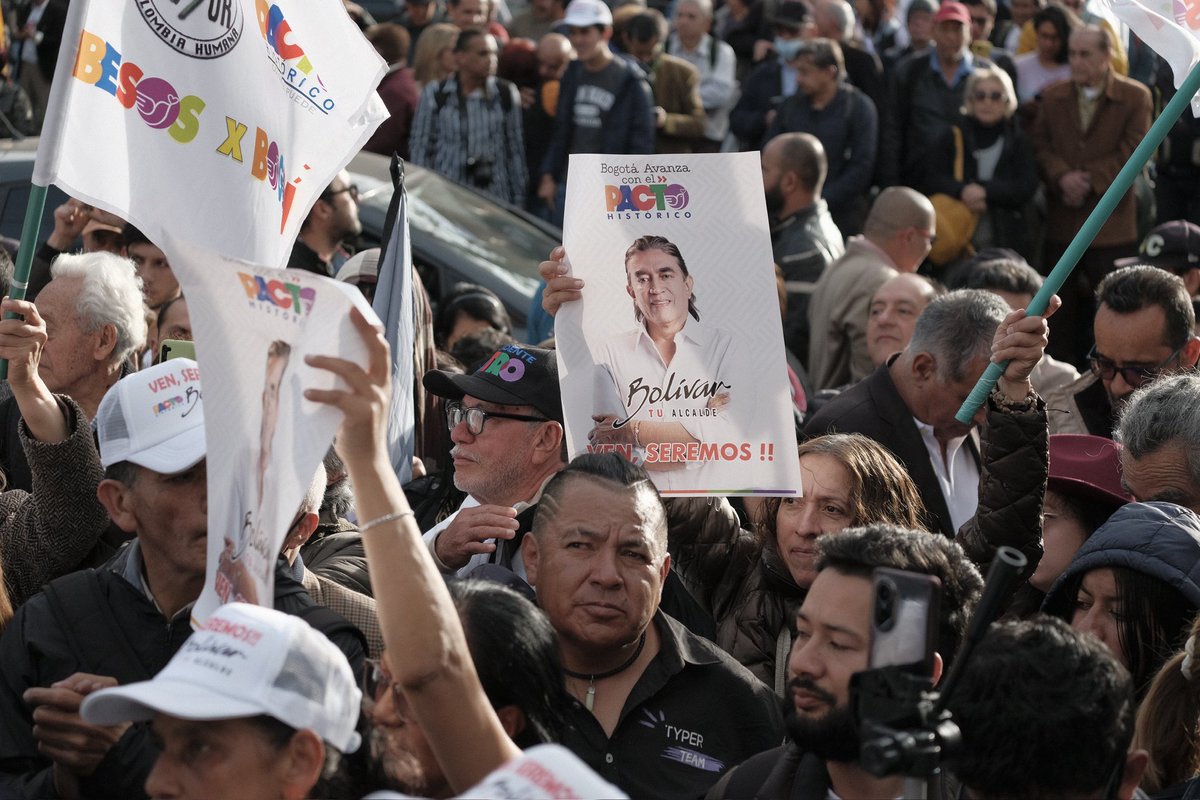 GustavoBolivar's tweet photo. Sin palabras. 
5 mil personas en la inauguración de la sede. 
Esperábamos 500 personas. 
Esto demuestra la decisión que tiene el pueblo de defender el proyecto progresista.
El Pacto Histórico está más vivo que nunca!
¡Gracias!
RT #BolivarTuAlcalde https://t.co/qYxOtl3r9N
