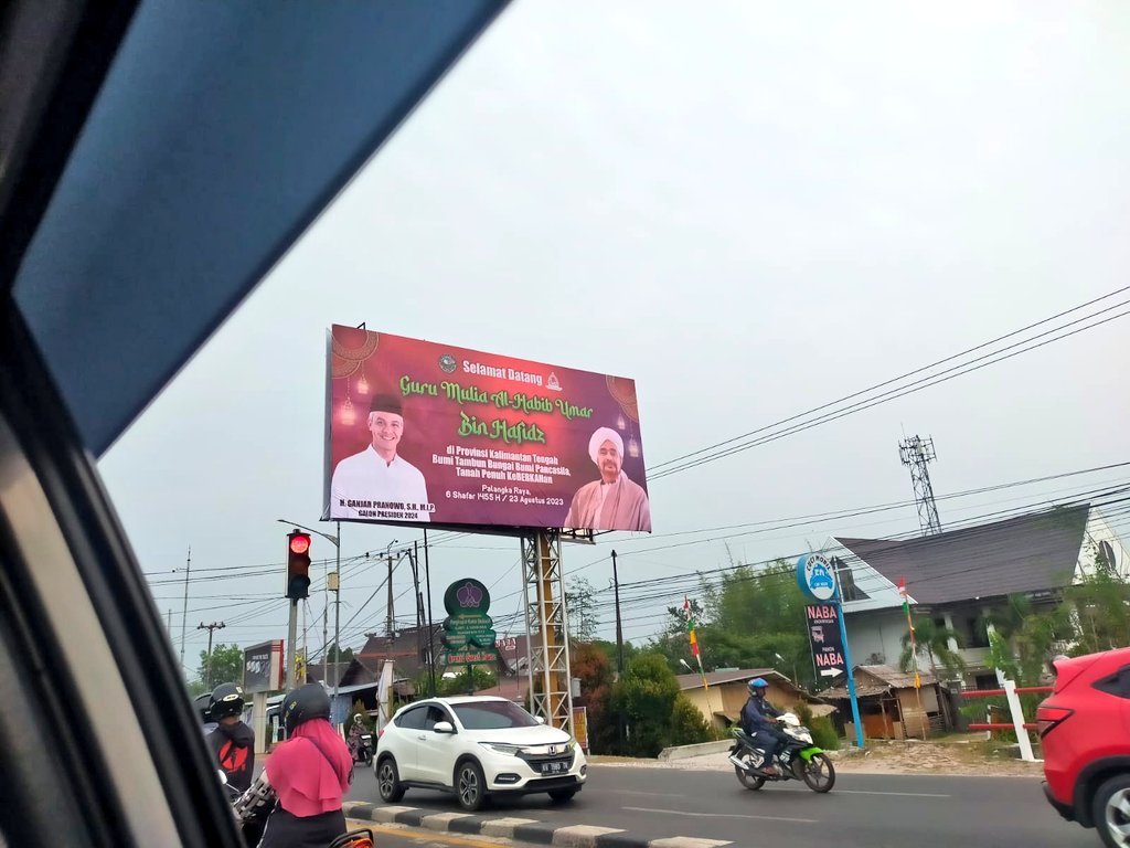 ekowboy2's tweet photo. Pendukung Ganjar yang suka rasis pada kemana congornya ya.. 

Jadi kira-kira siapa yang jualan politik identitas, silahkan rakyat menilai!! https://t.co/EFzjl3xrpz