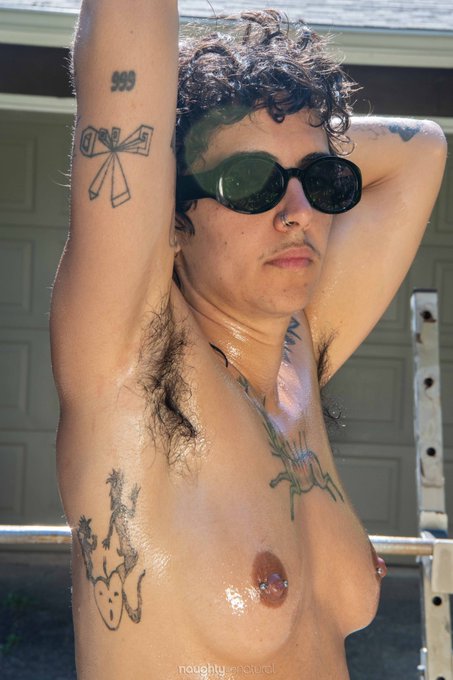 Lifting in the hot sun really gets Zaki sweaty! Whose ready to drink up? 💦💦💦 https://t.co/GbqW5A1kpa