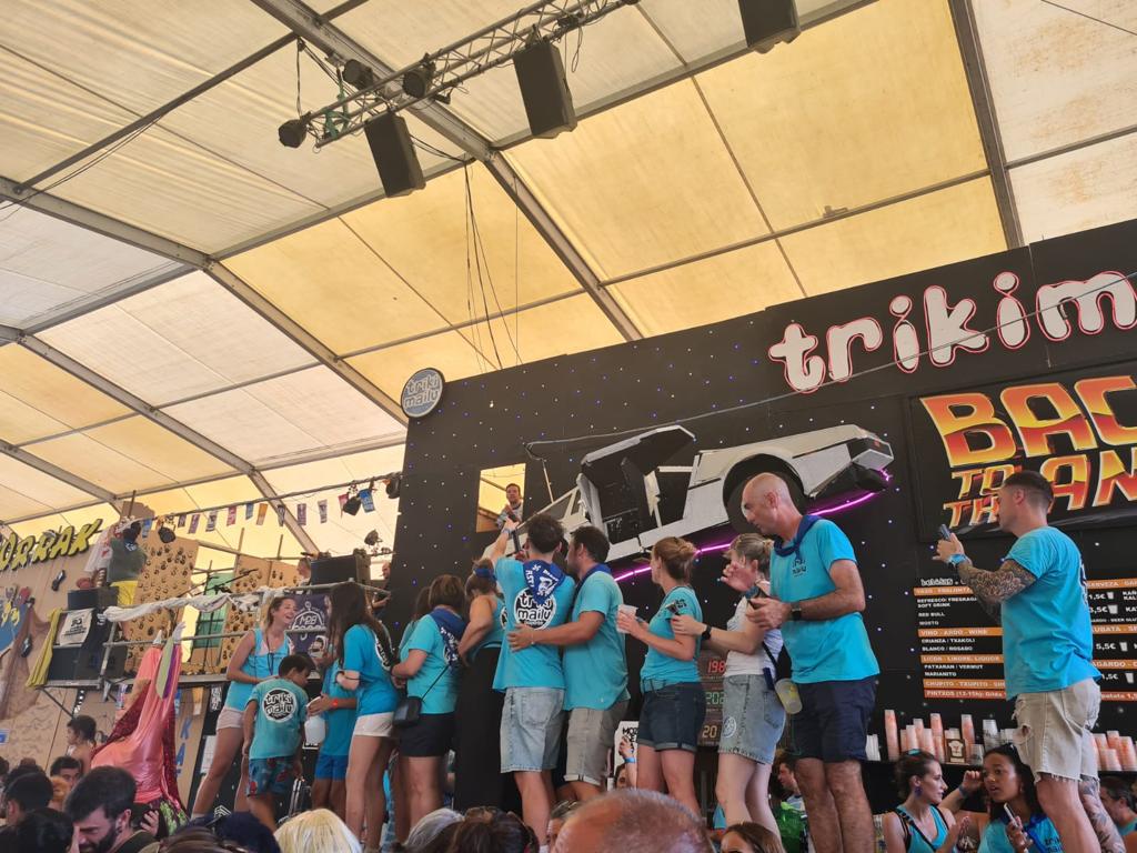 TrikimailuK's tweet photo. Zorionak konpartsakideok eta bozkatu gaituzuen guztioi!!Gran trabajo y esfuerzo!! Gora Trikimailu!! Kanpaiaz disfrutatzera!!
#trikileaks
#ElkarlanUholdea
#AsteNagusia23
#AN23
#ErasorikEzAN https://t.co/hVzQAOXfOb