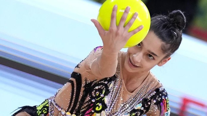 poliziadistato's tweet photo. #CampionatidelMondo 🌍 #GinnasticaRitmica 🤸‍♀️ #Valencia2023 doppio argento 🥈🥈per la poliziotta delle #Fiammeoro 👮🏻‍♀️ #SofiaRaffaeli che si piazza sul secondo gradino del podio iridato nelle finali individuali di cerchio e palla sempre dietro alla tedesca Daja Varfolomeev 🇮🇹💪👏👏 https://t.co/mEetXPnXYS