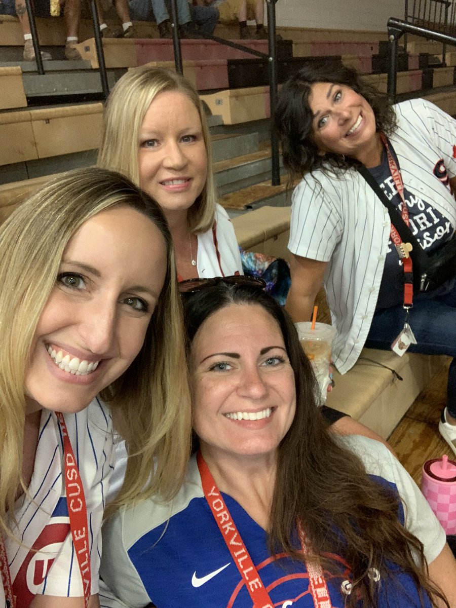 K3withMrsB's tweet photo. So many smiles in Yorkville the last few days!! We can’t wait for our kiddos to walk through our doors tomorrow. 🦊☀️🌈 We love BGS and YGS!!!
@thehaf4 @BGSFOXPrincipal @MrsGunlock_3 @KavitaMahendra2 @mercurio_kelly @Yorkville115 https://t.co/WbaCyek8cH