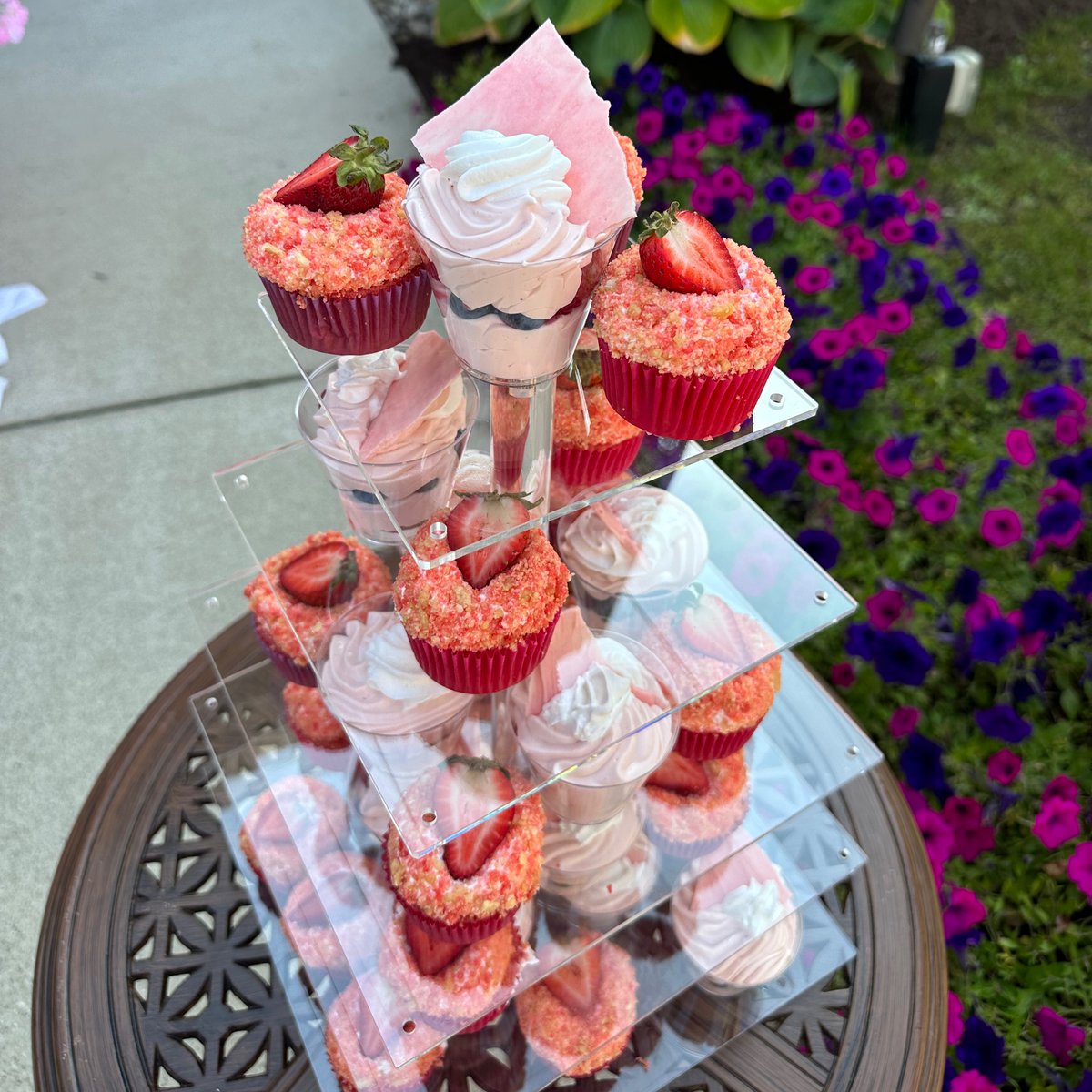 Thank you, Cedarbrook of Northville, for an incredible Hibachi event!
Those sugary treats were amazing and are sure to leave a memorable mark on our staff.  We appreciate the years of business we've been able to do together! 🍓🧁
#SeniorLiving #Marketing