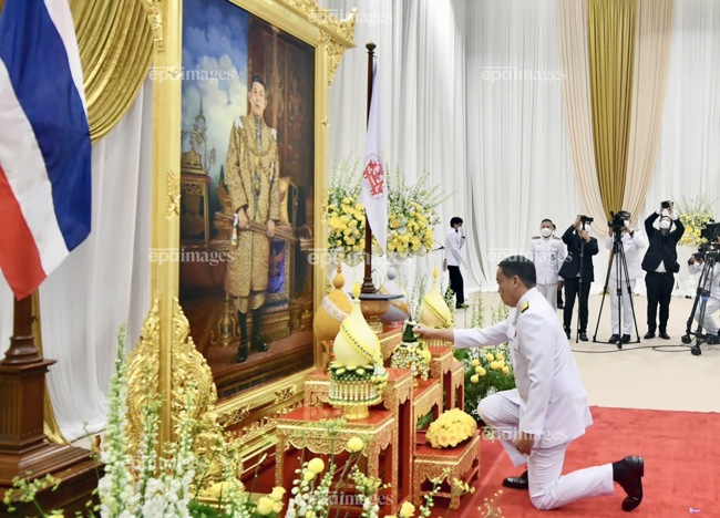 GeorgeGerald's tweet photo. Srettha Thavisin officially becomes the new Prime Minister of Thailand after receiving royal assent. #Thailand 
https://t.co/I5zGFcVHSR https://t.co/IWMlgkW5Ho