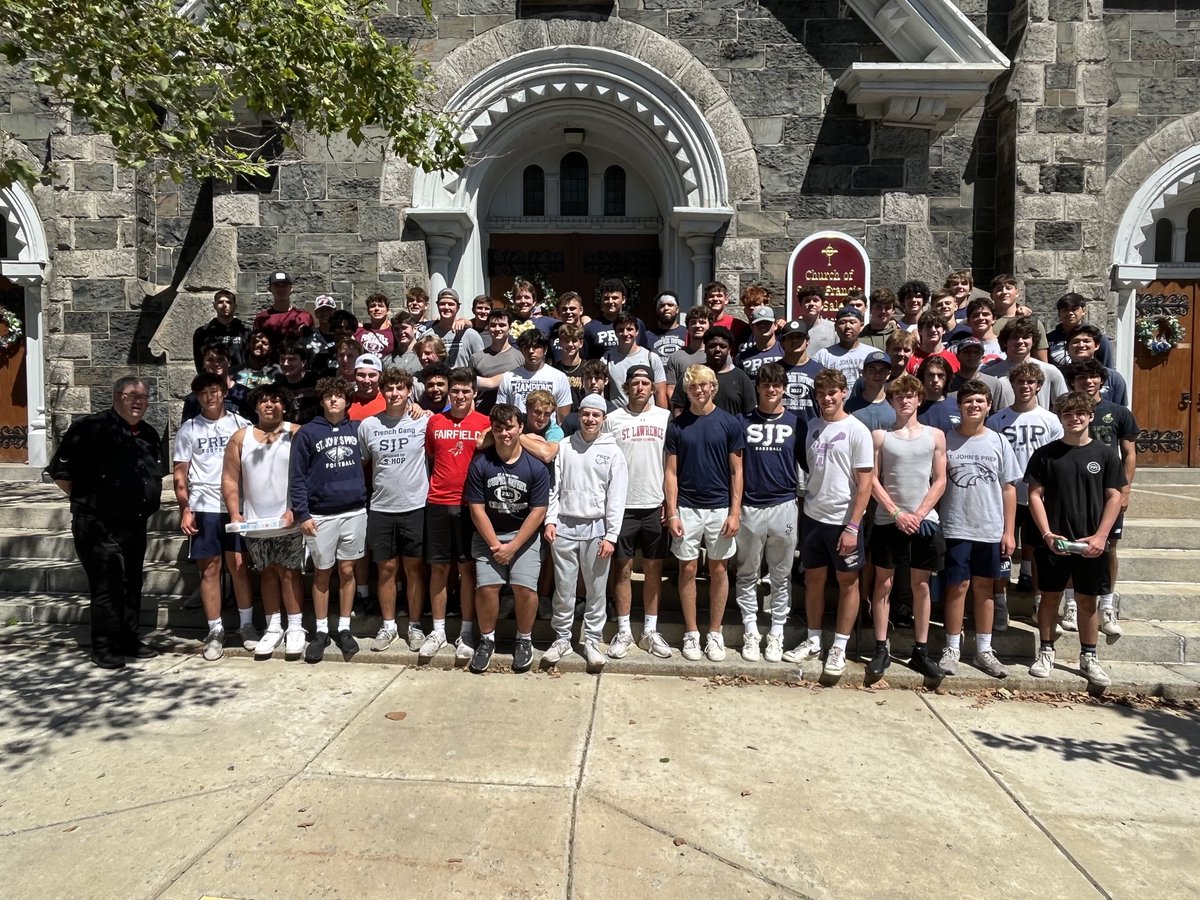StJohnsPrepFB's tweet photo. Very proud to coach this group of young men. Volunteered their morning to help our Campus Ministry team get their new Pulse headquarters cleaned/prepared at St. Francis de Sales(Charlestown). Thanks to Mr. Molloy/Mr. Tyler for the invite! More than 🏈 !#servantleadership #117 https://t.co/TFUlo40S7N