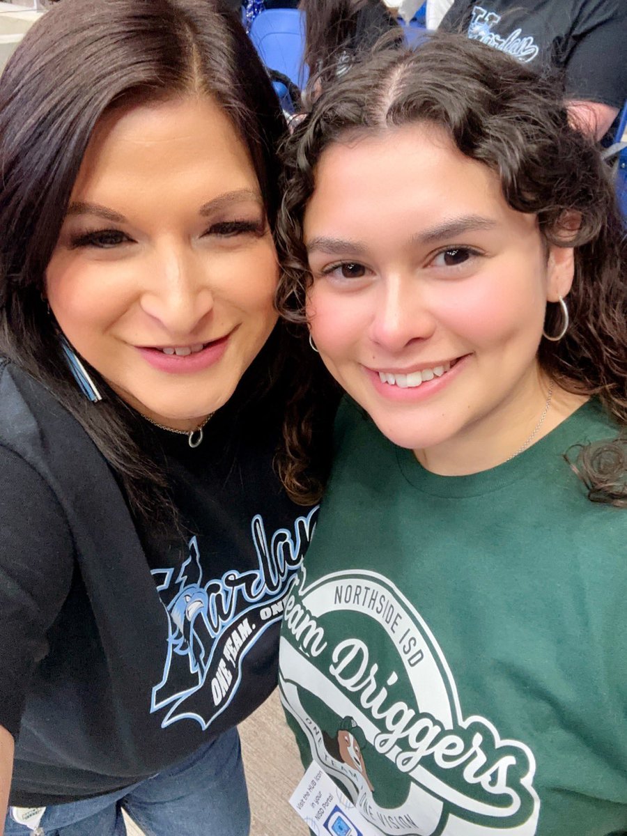 msrae2352's tweet photo. So wonderful to run into former students that are now heading down the education career path! Rayne was literally the very first student I had the privilege to meet at Taft when we were there meeting our future Harlan spirit kids in 2017! @NISDDriggers you are going to love her! https://t.co/v5wqoAeZEL