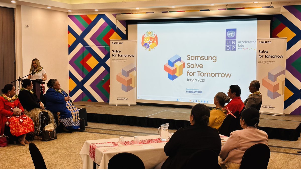 UNDP_Pacific's tweet photo. Addressing Climate Change & Plastic Pollution in the #Pacific! 🌊 @UNDPAccLabFiji, @Samsung and Govt of 🇹🇴 join forces to empower students with #STEM skills. Together, we're creating innovative solutions for a sustainable future. #SolveForTomorrow #undpacclab https://t.co/QLKrIreL7i