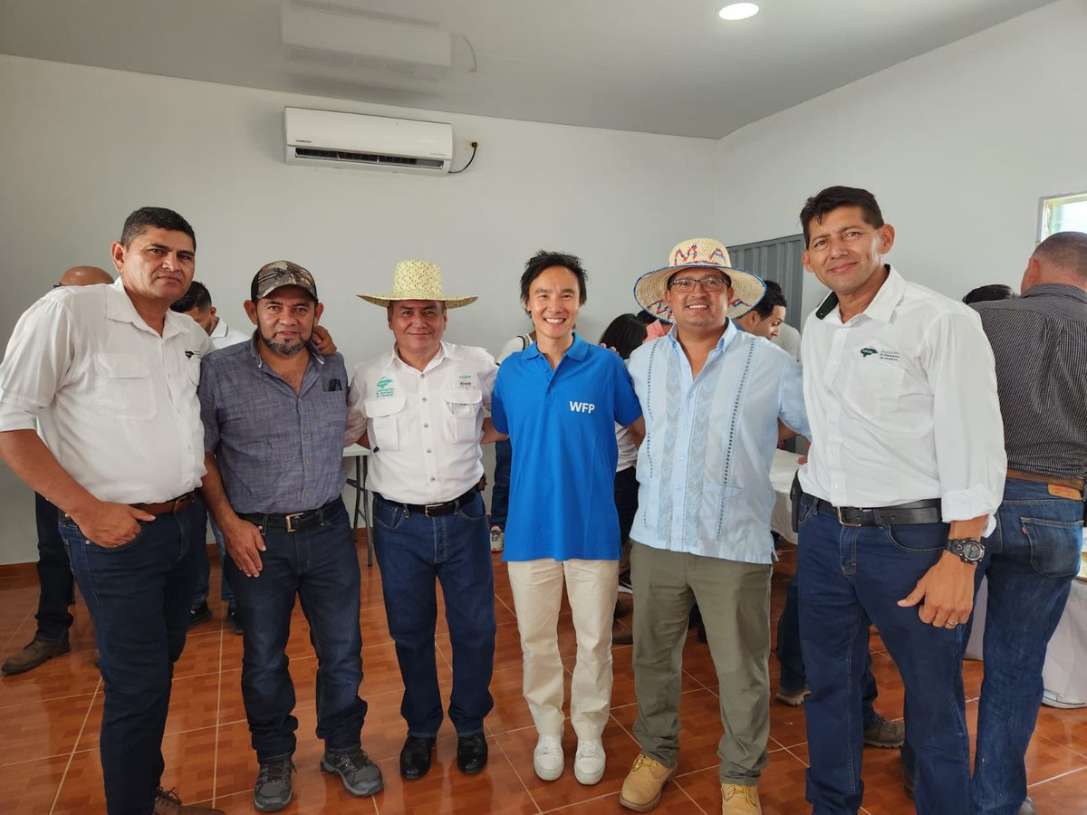 fleeohlsson's tweet photo. Today I met communities in the #DryCorridor in #Honduras where @WFP_es is supporting resilience in food security w/ funding from @UEenHonduras . This crucial project allows local farmers to improve farming by cultivating crops that are more resistent. This can be done thanks to the support of @EU_Partnerships !