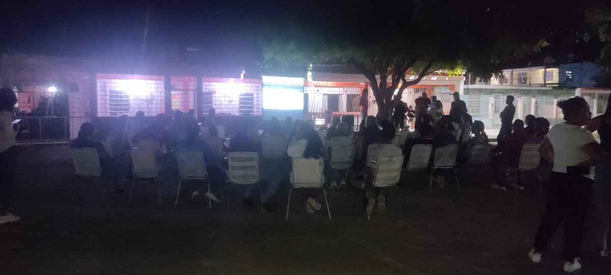 Activos desde el municipio Juan José Mora ,parroquia morón ,desde la comunidad , urbanización barrio coro ,Con el mazo dando #UnidadChaviztaPaLaCalle
<a href="/ConElMazoDando/">Con el Mazo Dando</a> <a href="/avilaelguerrero/">Jose Avila</a> <a href="/ali/">@Ali</a>