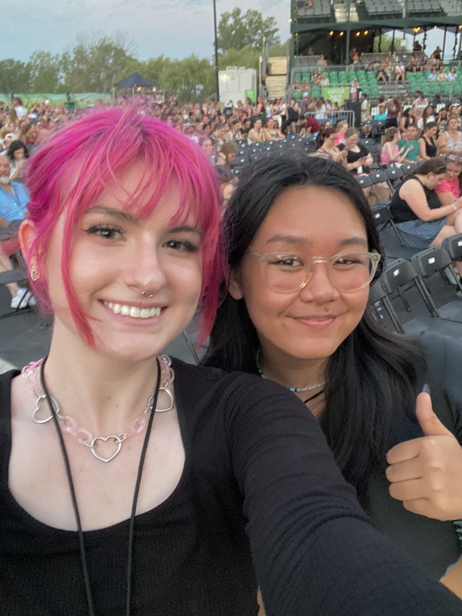 janine ✩⁺ tweet media