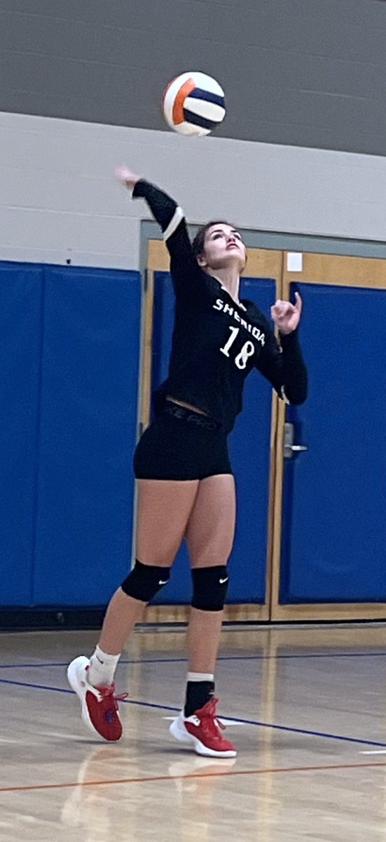 skeetercasler's tweet photo. 🏐 Sheridan vs International 
Set 1 - SHS 25, IHS 11
Set 2 - SHS 25, IHS 14
Set 3 - SHS 25, IHS 13 
Final. 
SHS (4-1) will face Herron at home next Tuesday. 
@Richie_Hall 
@scsBlackhawks 

Photo below - #18 Jr. Kenzie Garner ended the 2nd set with a serving ace. https://t.co/Hmaua5Ndp9