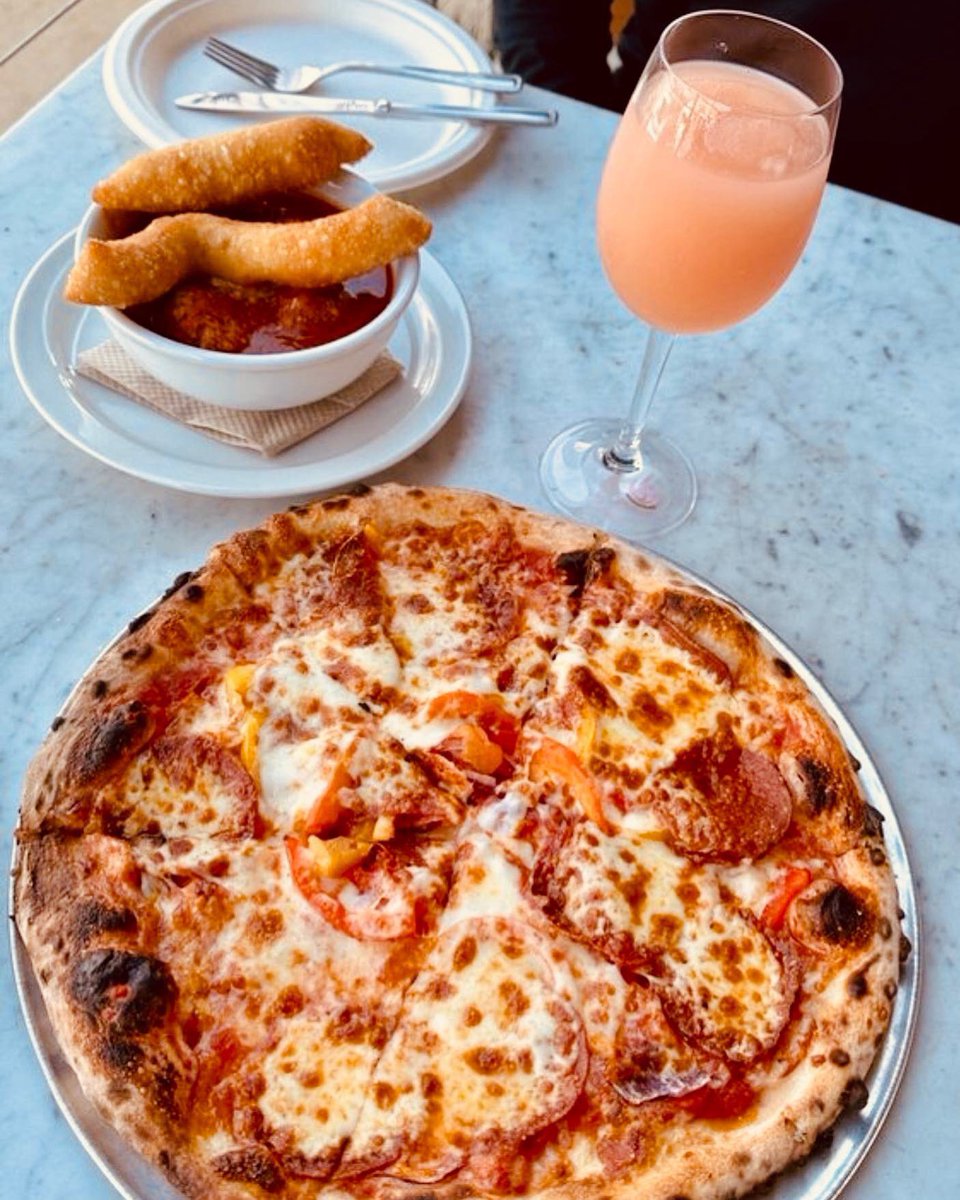 RP #LiveFirePizza #napa 
  · 
Everything your heart ❤️ and appetite desires is available @livefireoxbow Oxbow Public Market

@LiveFireOxbow 
 #woodfirepizzas #woodovenpizza #livefirecooking #napacalifornia #endofsummer #frosé 
@OxbowPubMarket