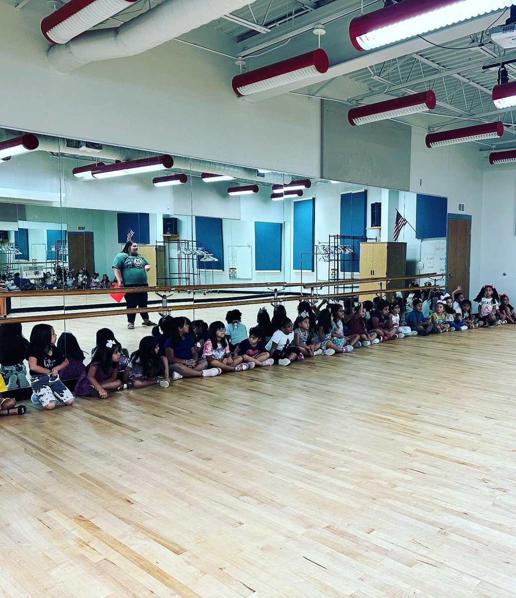 MilamMagnet's tweet photo. We are Milam!! #ItsOURtimetoSHINE ⭐️ https://t.co/jRO2hbUXFT