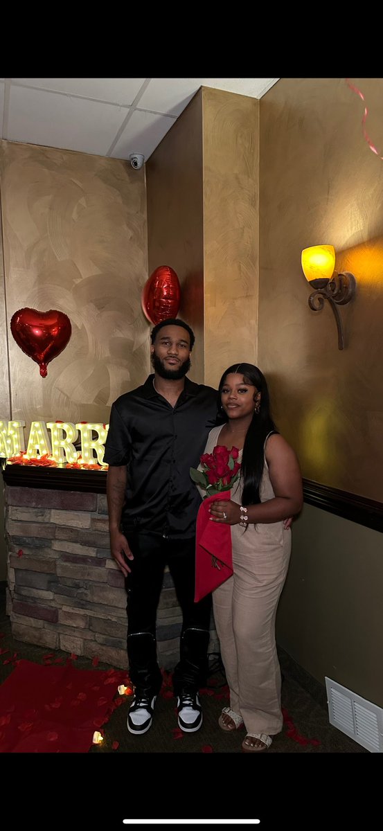 MooreTakeya's tweet image. 💍 I said YES ♥️ and my man thank you to my man !