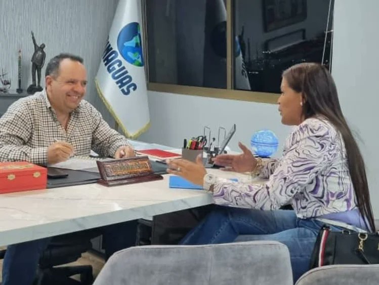 tatachavista's tweet photo. En reunión con el Ministro para la Atención de las Aguas,  @RMarcoTorres presentando propuestas para en articulacion con  el gobernador @amarcanopsuv y la empresa @Hidrobolivar_ avanzar en la solución a la problemática del Suministro de agua Potable al pueblo del municipio Piar https://t.co/5xGdWiUJQ5