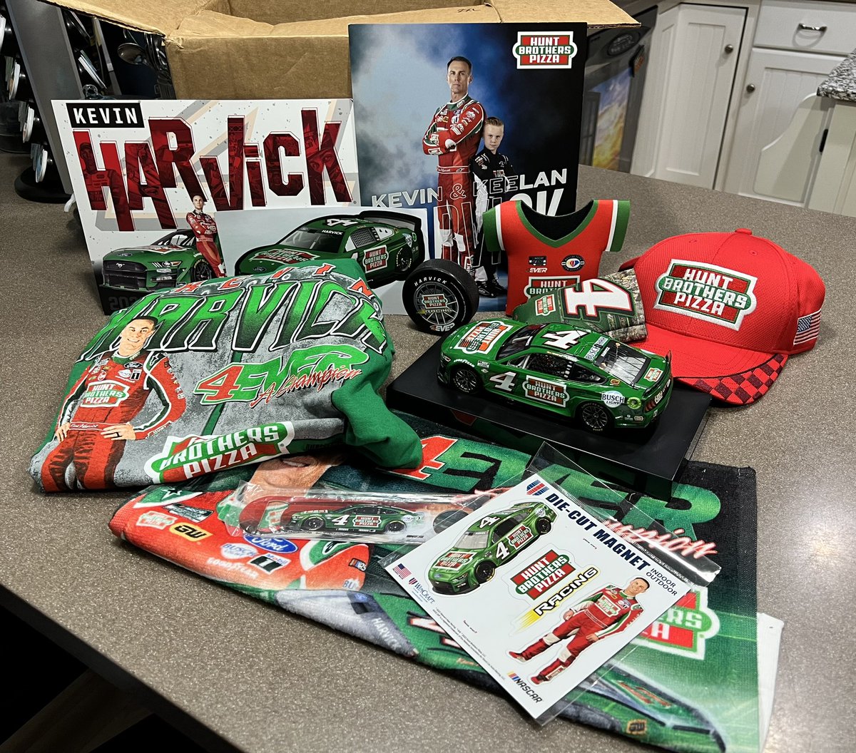 ikisstheground's tweet photo. Massive thank you to @hbpRacing @hbpizza for my amazing prize pack!!! Shirt, hat, diecast car, and more! Incredible! Thank you so much! You’ve made this @KevinHarvick #4ever fan very happy! #huntbrotherspizza #4everhappy https://t.co/IkfYt16Yky