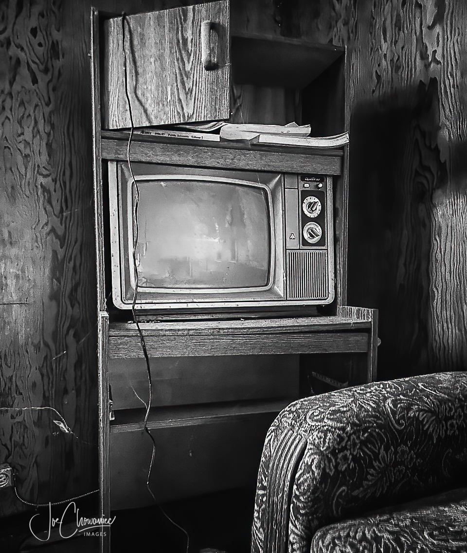 Do you want to watch TV? #abandoned #alberta #history #rural #backroads #photographylovers #tv