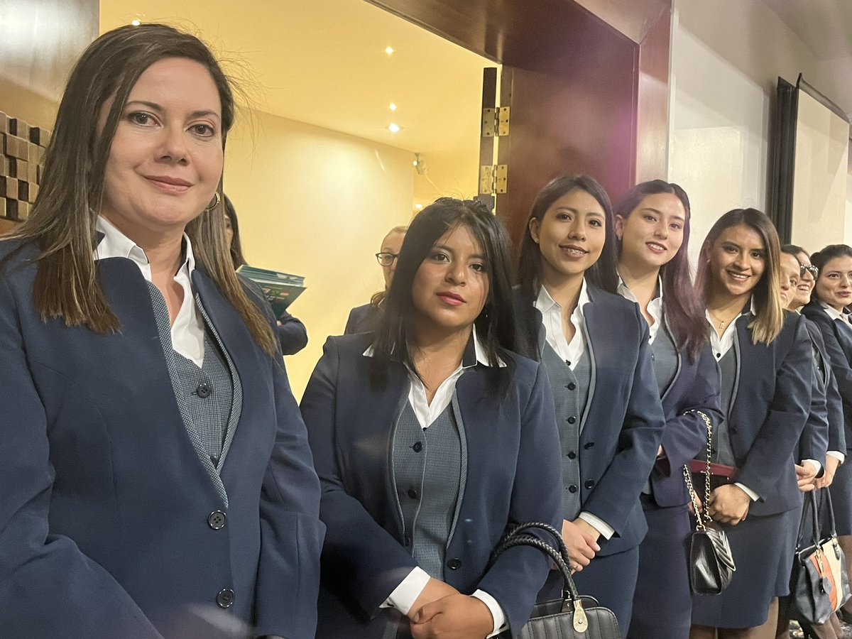 CarmitaArmijos_'s tweet photo. #VolvemosAlCole Participé del acto de inauguración del año lectivo 2023-2024 del @colesangerardo. En el evento se informó a los padres la oferta educativa que brindarán, se presentó la planta docente y administrativa que asumirán el reto de transformar la vida de los estudiantes. https://t.co/anApCl0VDC