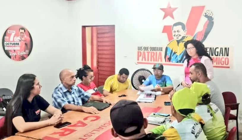 MinAlimenVen's tweet photo. #Monagas | Con el objetivo de ampliar e impulsar los programas de atención social alimentario local, fue instalada la sala de seguimiento y control del Estado Mayor Municipal de Alimentación de Bolívar; a su vez, fue juramentado el Estado Mayor Municipal. 
#ConsensoPorElBienestar https://t.co/wNwrkdkyjt