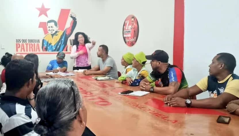 MinAlimenVen's tweet photo. #Monagas | Con el objetivo de ampliar e impulsar los programas de atención social alimentario local, fue instalada la sala de seguimiento y control del Estado Mayor Municipal de Alimentación de Bolívar; a su vez, fue juramentado el Estado Mayor Municipal. 
#ConsensoPorElBienestar https://t.co/wNwrkdkyjt