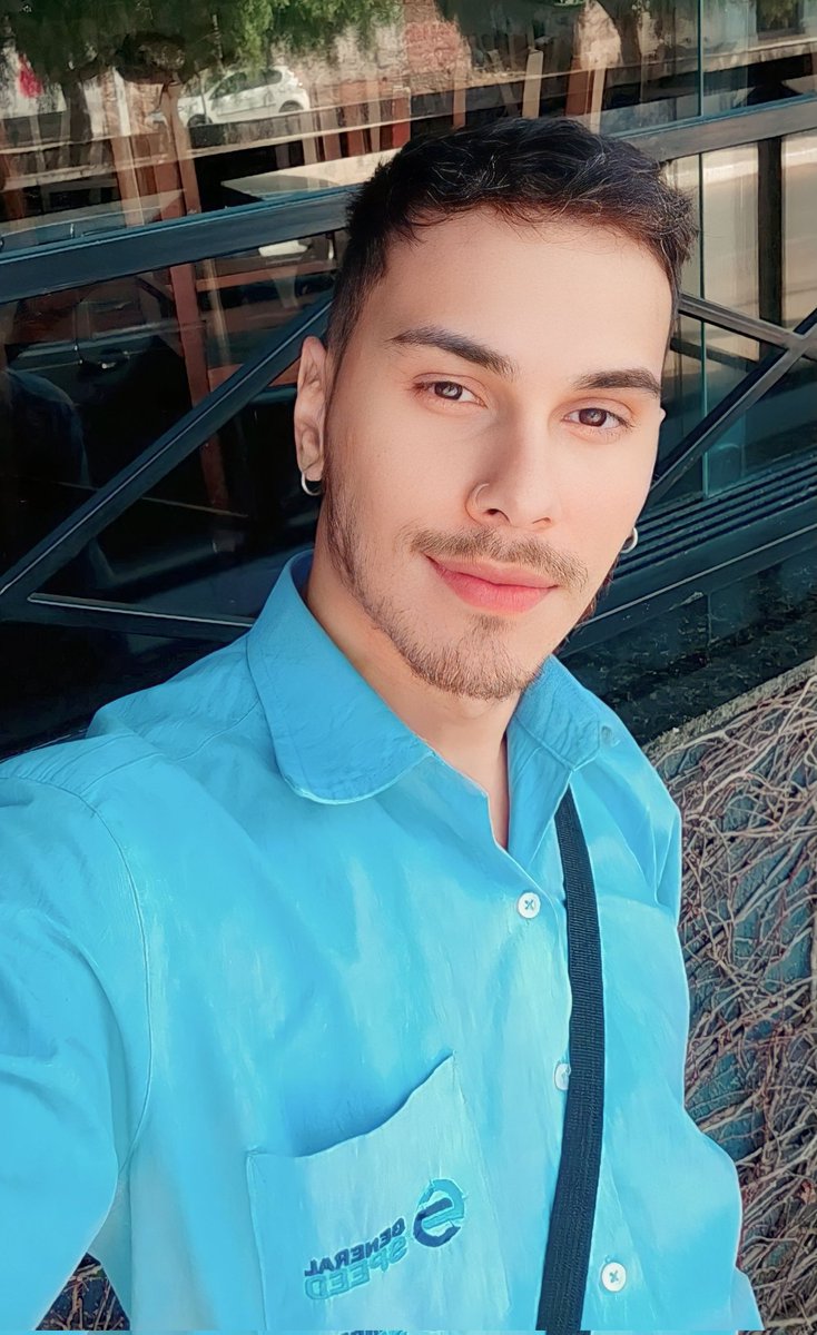 wesfluz's tweet photo. Disseram que azul é a minha cor 💙🤏🏼 https://t.co/hzHwwGyKRL