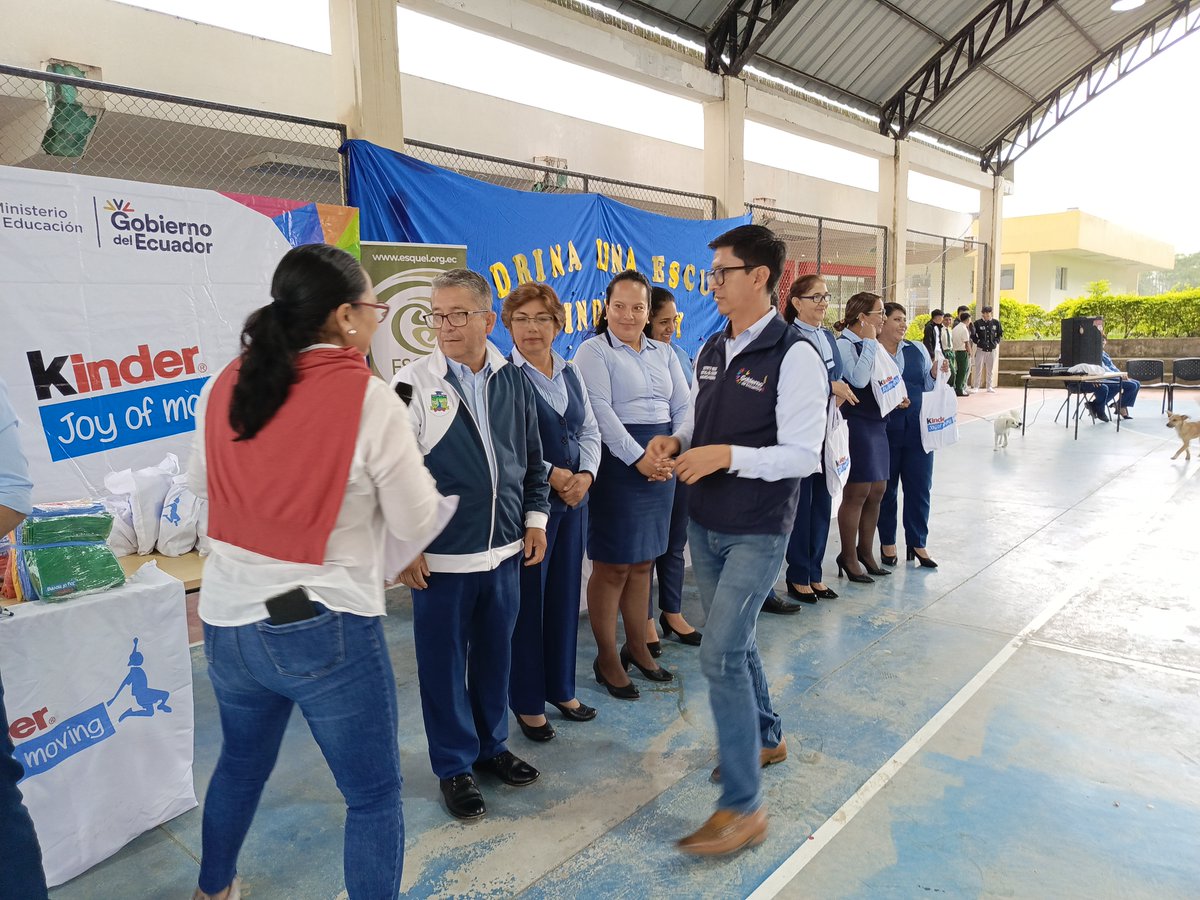 [Kinder Joy of Moving] Con Paula Mina, autoridades, estudiantes y padres de familia de la UE Guayzimi se realizo la entrega de insumos a la institución para desarrollar destrezas y aprender jugando.
photos.app.goo.gl/HdPF8PZ541sftW…
<a href="/mariabrownp/">María Brown Pérez</a>
<a href="/camiloaep/">Camilo Espinosa</a>
<a href="/EducacionZ7_Ec/">Educación Zona 7</a>
