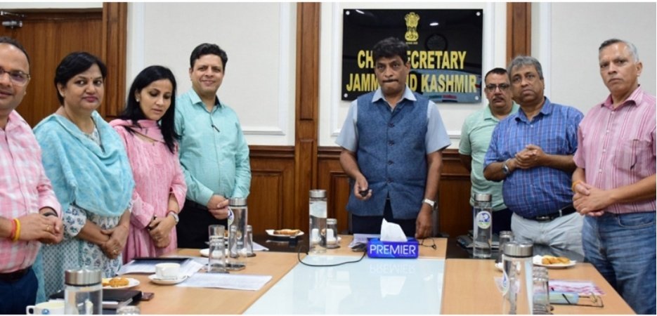 Chief Secretary, Dr Arun Kumar Mehta today announced the on boarding of 913 citizen centric online services on the e-UNNAT portal. With this, Jammu and Kashmir has attained second position in the country amongst States/UTs in the number of online services provided to the citizens