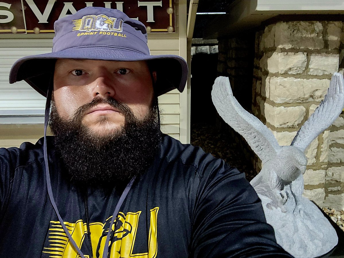 CoachHulk54's tweet photo. It's time to get locked in and it's time to go to work. #finishthejourney #Darkside #trenches #dlinelife https://t.co/l9eWOb38fj