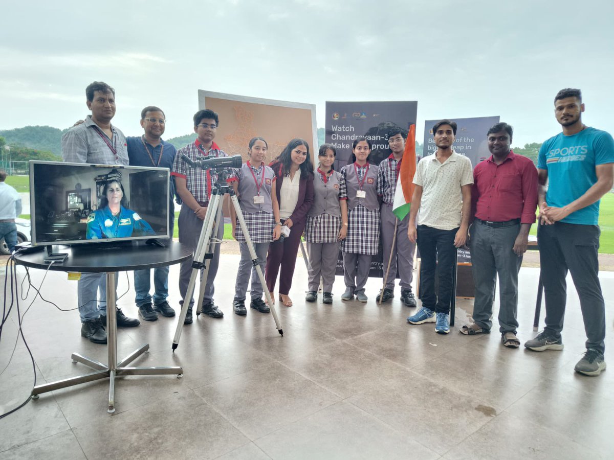 Conveying the Director's heartfelt wishes, along with those of the entire IITG community, for the successful landing of Chandrayaan 3! 
 #IITG #Chandrayaan3 #SpaceExploration